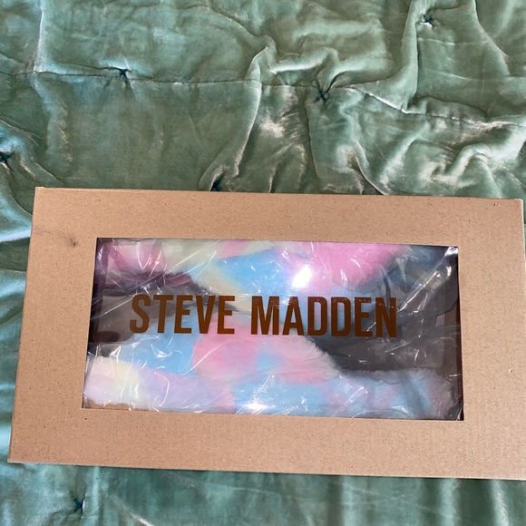 Steve Madden fuzzy Tye dye slippers size 10 - Picture 2 of 7